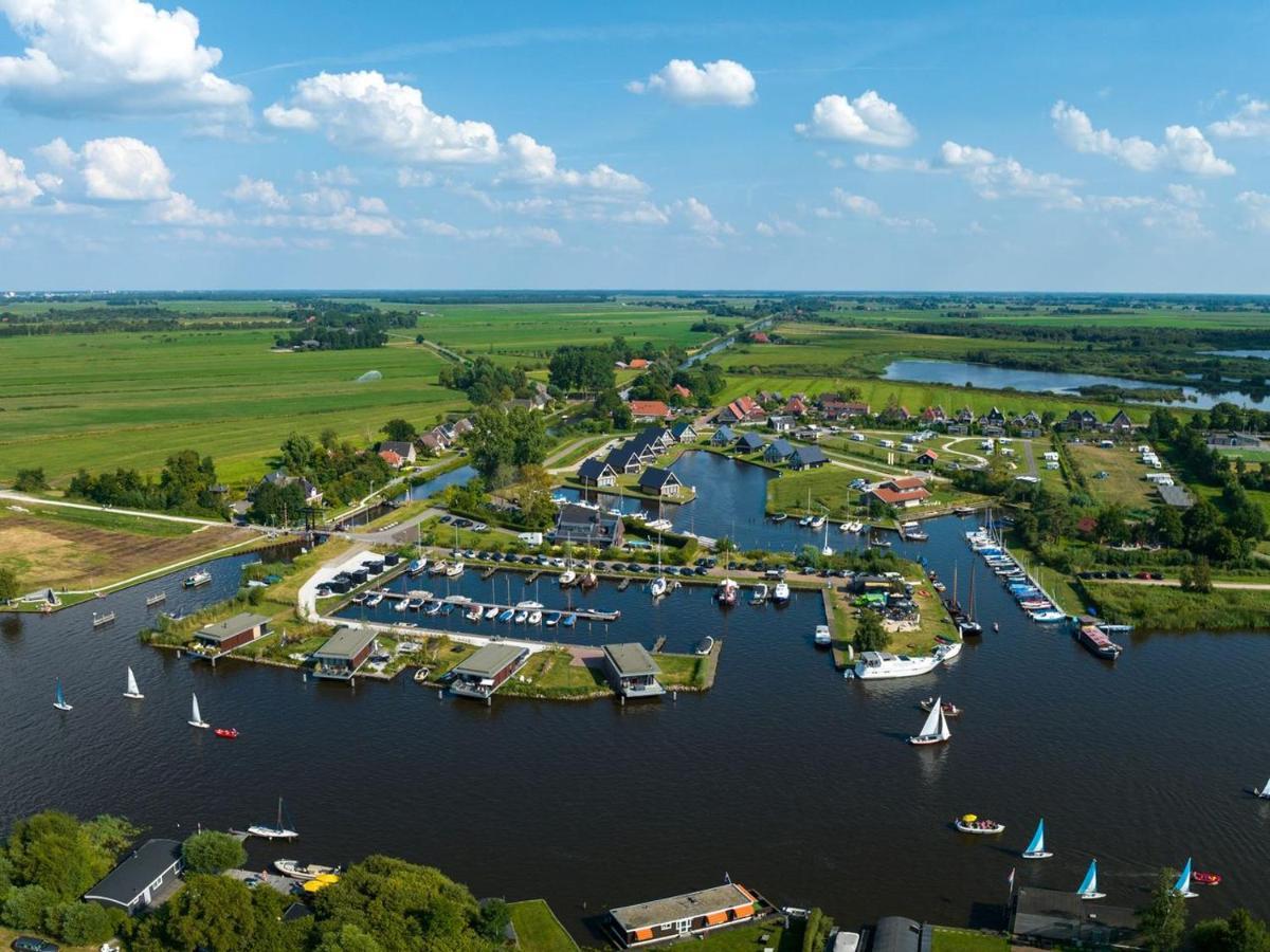 Landal Waterpark De Alde Feanen Hotel De Veenhoop Esterno foto